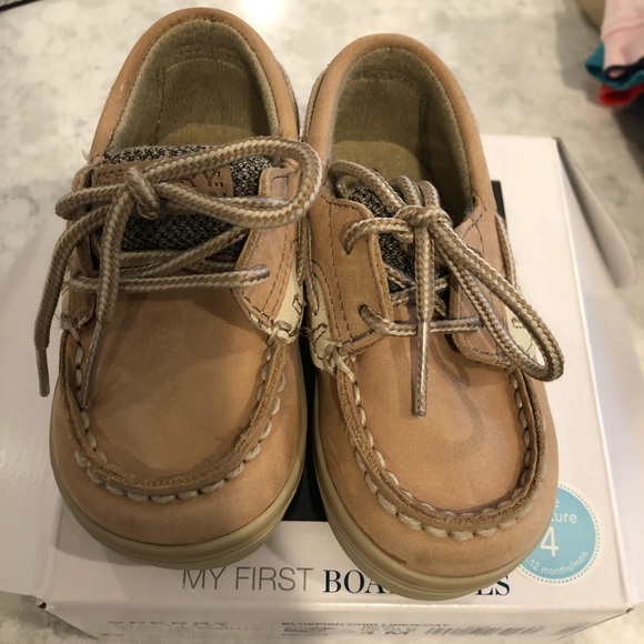New boys SZ 4 sperry boat shoes - Picture 1 of 4